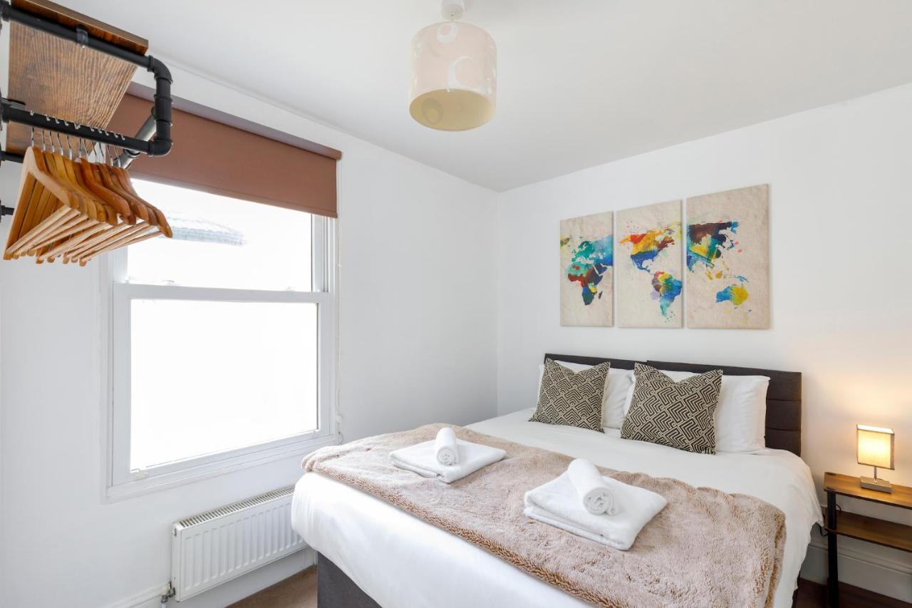 Serenity Square - Wow Location Sleeps 4 *